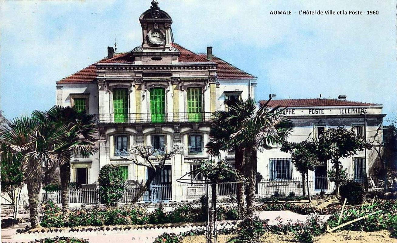 Aumale - Hotel de Ville et Poste -1960.jpg